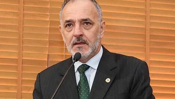 Tchê diz que declarações dele na Comissão logo cedo não eram endereçadas a Pedro Longo