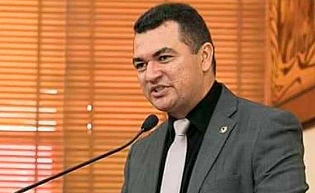 Deputado Sargento Cadmiel pede que Governo esclareça atrasos na Educação