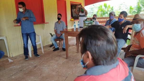 Atendendo pedido do vereador Francisco Piaba, equipes da Safra e do Depasa se reúnem com moradores do Vila Verde