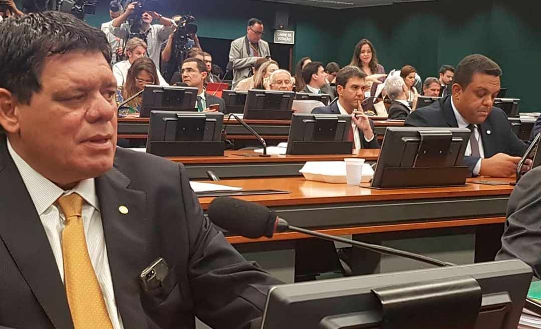 A pedido de Flaviano, Câmara pode votar amanhã PL que fixa em 30 horas jornada de enfermeiros, técnicos e auxiliares