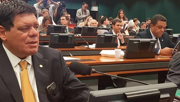 A pedido de Flaviano, Câmara pode votar amanhã PL que fixa em 30 horas jornada de enfermeiros, técnicos e auxiliares