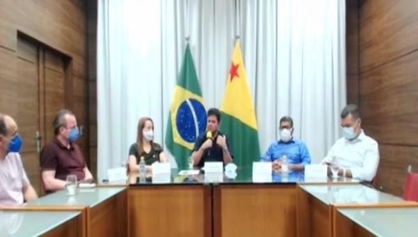 Gladson sanciona Auxílio do Bem e diz: "O que é pouco para uns é muito para outros"