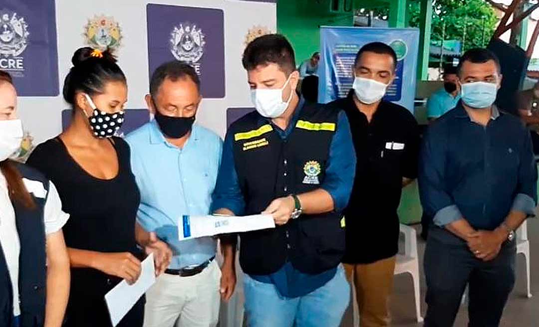 Deputado Sargento Cadmiel participa de lançamento do Cartão Auxílio do Bem no Bujari