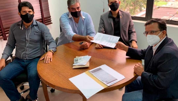 Luiz Gonzaga recebe servidores da Segurança Pública e defende valorização salarial