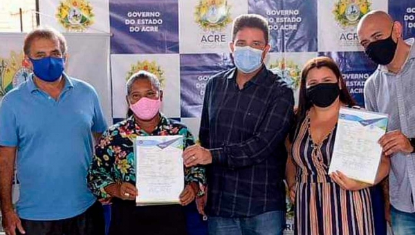 Deputado estadual José Bestene prestigia entrega de títulos definitivos no bairro Areal