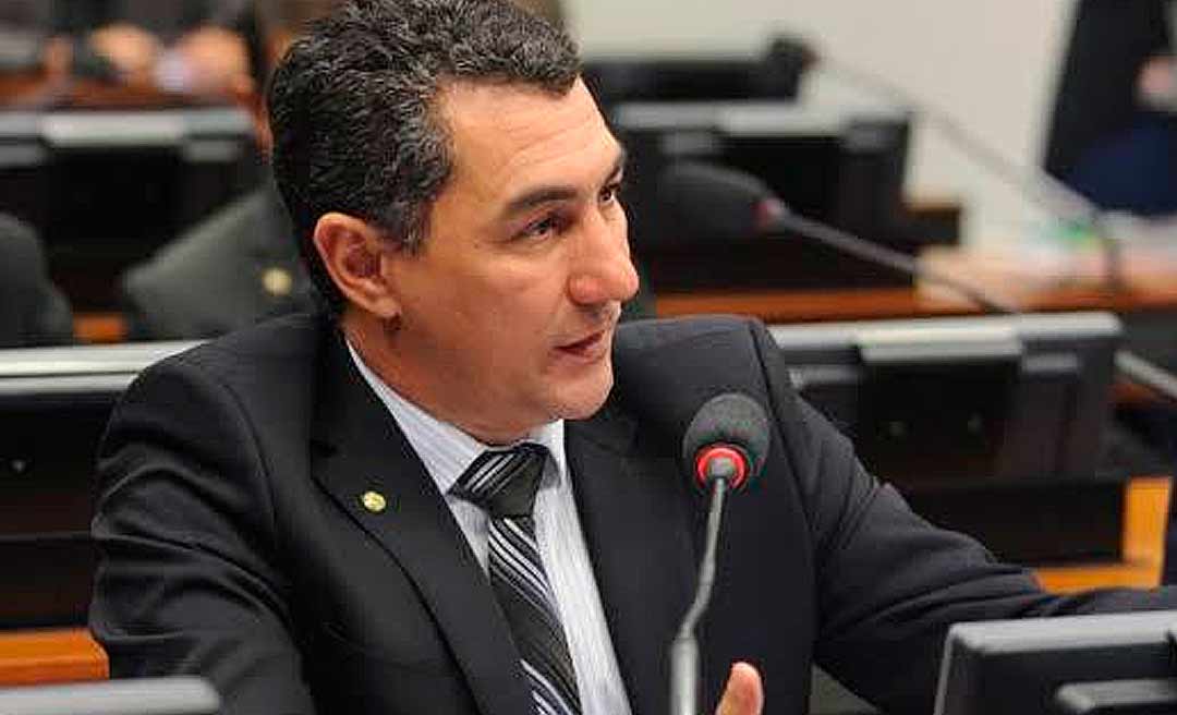 Em reunião com o Ministério da Agricultura, Jesus Sérgio solicita R$ 4,9 milhões para cooperativas extrativistas acreanas