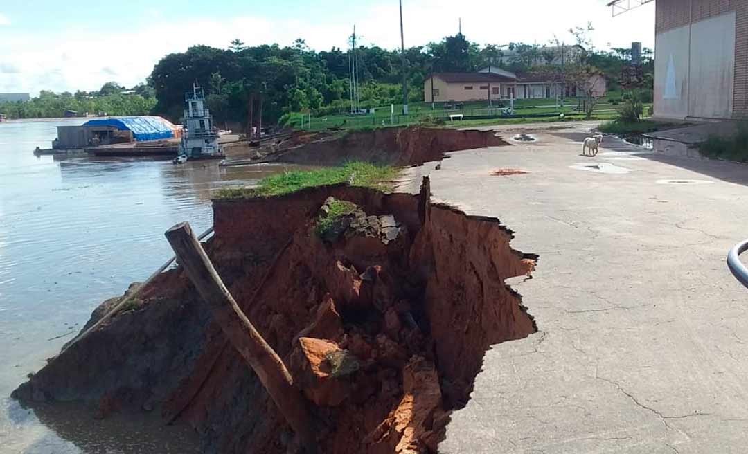 Rampa do porto fluvial de Cruzeiro do Sul se rompe devido à forte cheia do rio Juruá
