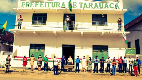 Aniversário de Tarauacá é celebrado com hasteamento de bandeiras