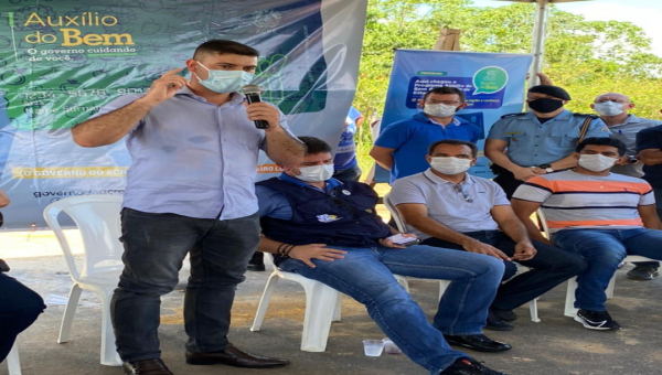 Presidente da Aleac comemora acesso à balsa e entrega do cartão do cartão do Auxílio do Bem em Rodrigues Alves