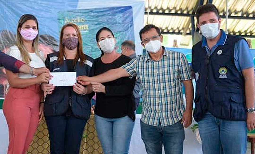 Gonzaga parabeniza Gladson por políticas públicas para aquecer a economia do Vale do Juruá