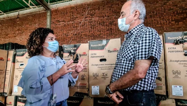 Bocalom entrega 64 motocultivadores comprados com emenda de Perpétua Almeida