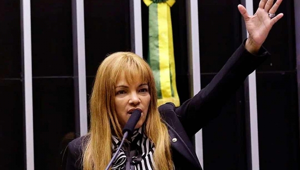 Filha biológica inocenta Flordelis e diz que pagou R$ 5 mil por morte do pastor