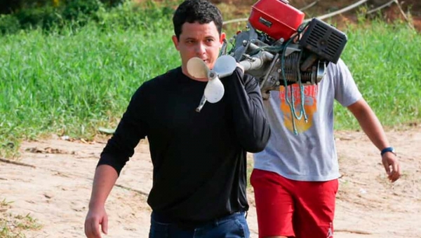 Israel Milani coordena manutenção da estação de monitoramento instalada na Aldeia dos Patos