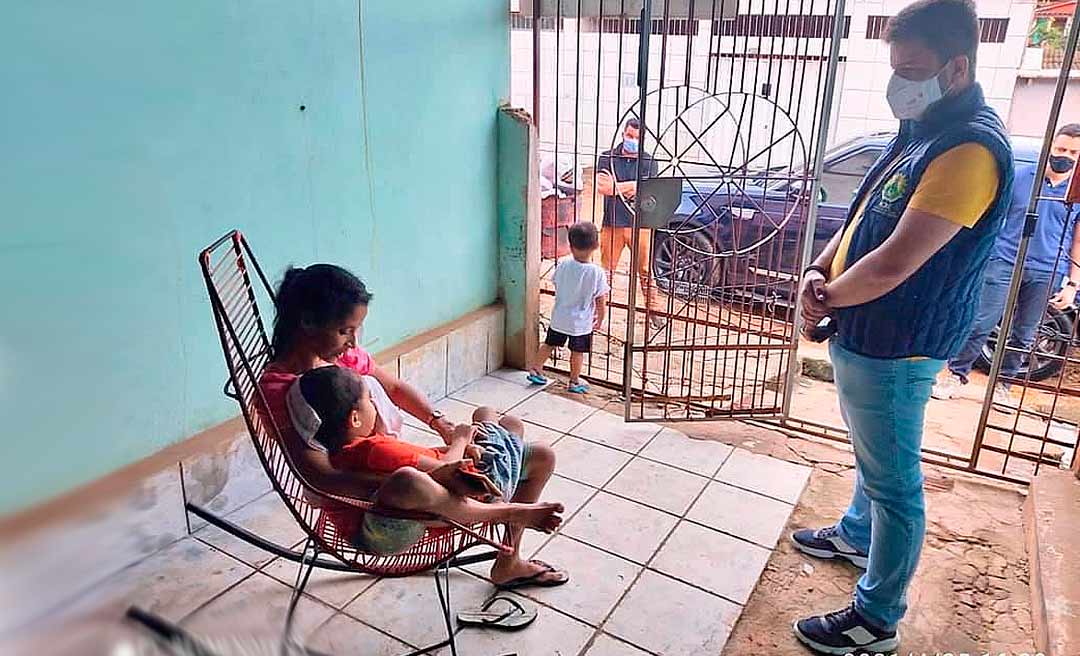 Gladson Cameli visita garoto Gabriel, que tem câncer no olho, e garante tratamento: “Fiquei muito comovido!”