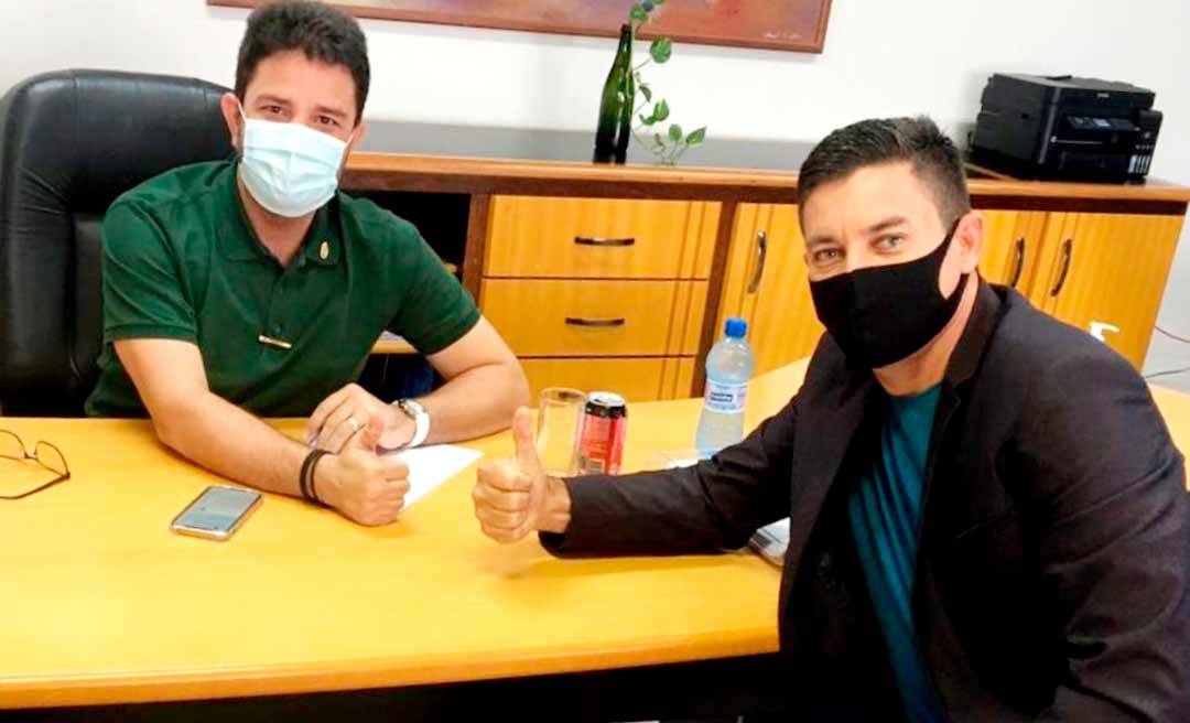 Ex-cabo eleitoral de Petecão, Raimundo Neném conversa com Cameli por "alinhamento"