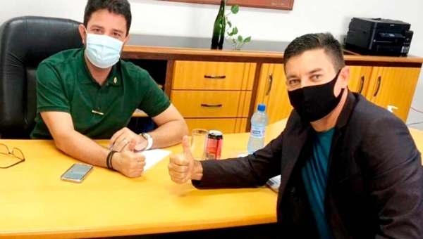 Ex-cabo eleitoral de Petecão, Raimundo Neném conversa com Cameli por "alinhamento"