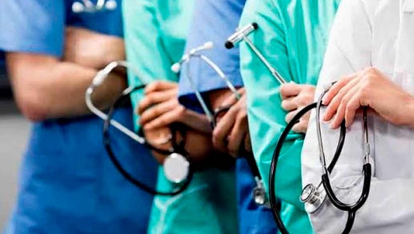 Edvaldo Magalhães apresenta projeto que permite a contratação de médicos brasileiros formados no exterior