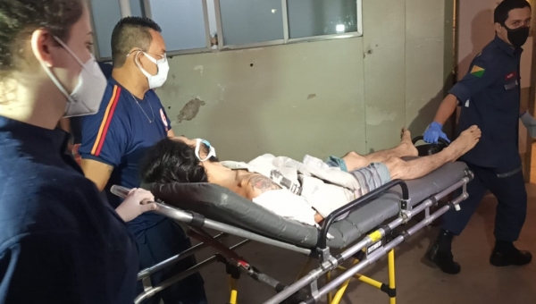 Trio invade chácara para roubar e morador reage, mas acaba ferido pelos bandidos