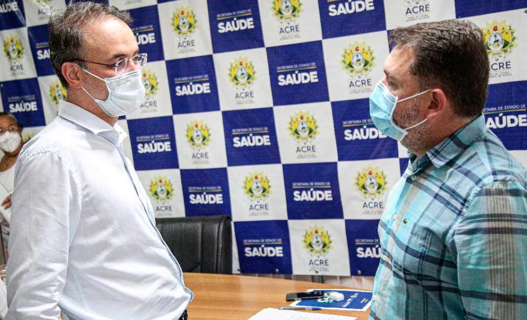 Leo de Brito anuncia R$ 1,7 milhão em emendas para ajudar no combate a pandemia e pede a continuidade dos serviços de assistência especializada