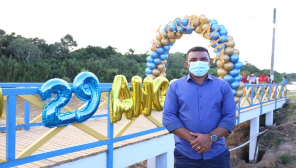 Prefeito Naudo Ribeiro entrega passarela no dia do aniversário de Jordão