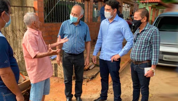 Vereador Samir Bestene visita obra que indicou para Rua 1° de Abril no Nova Esperança