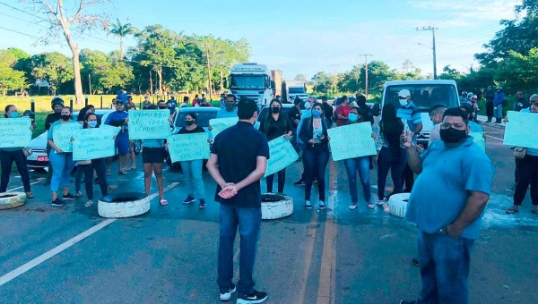 Em defesa dos terceirizados, Roberto Duarte acompanha manifestação de trabalhadores em Senador Guiomard