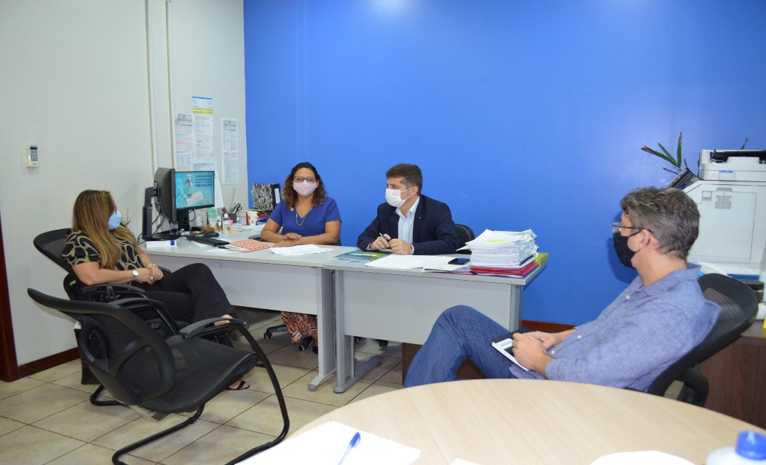 Das 19 empresas terceirizadas que prestam serviços para a Educação, apenas 5 estão regulares