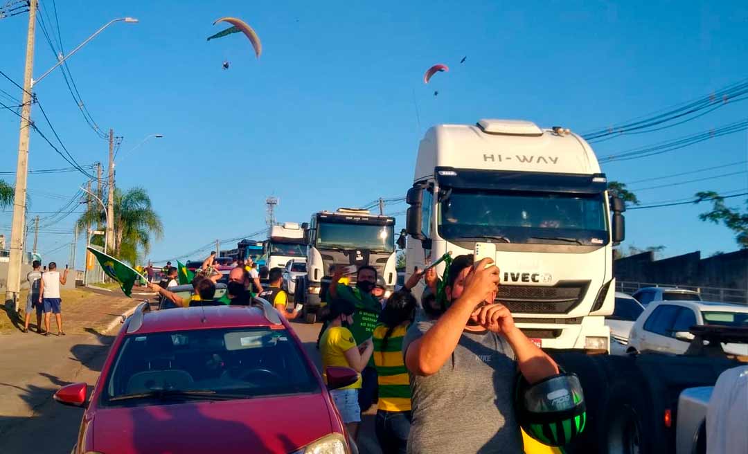 No Dia do Trabalhador, Rio Branco tem carreata pró-Bolsonaro e a favor do voto impresso