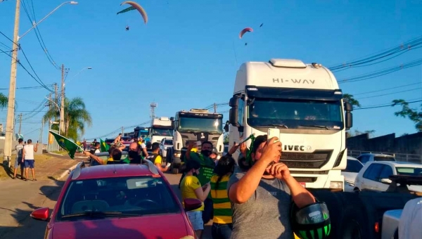 No Dia do Trabalhador, Rio Branco tem carreata pró-Bolsonaro e a favor do voto impresso