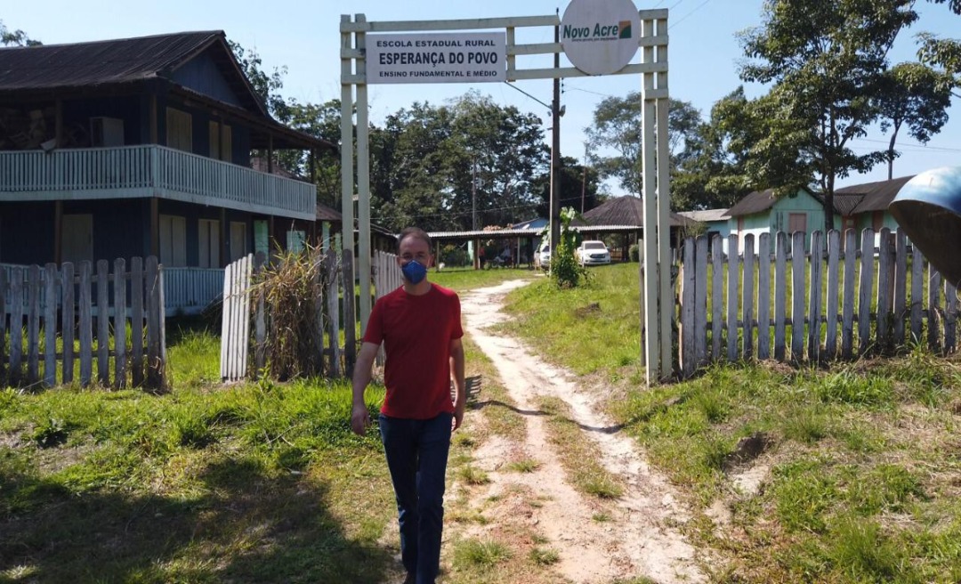 Leo de Brito denuncia abandono e descaso na escola estadual Esperança do Povo no Seringal Cachoeira