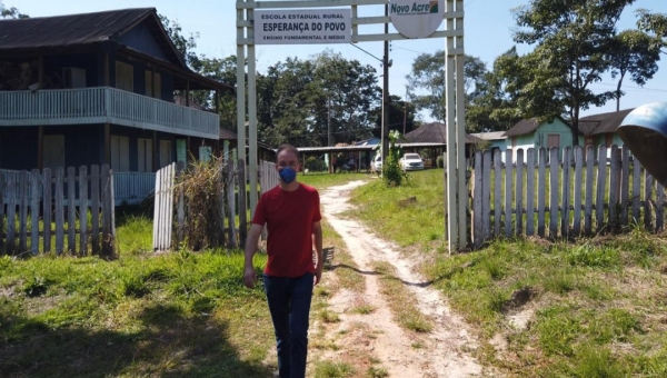 Leo de Brito denuncia abandono e descaso na escola estadual Esperança do Povo no Seringal Cachoeira