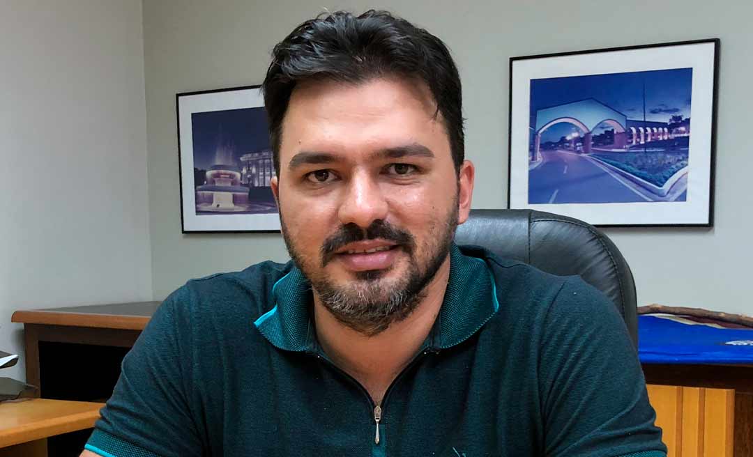 Thiago Caetano sugere feriado na sexta-feira e revela que ponte do Madeira sofreu atrasos com a saída de Dilma