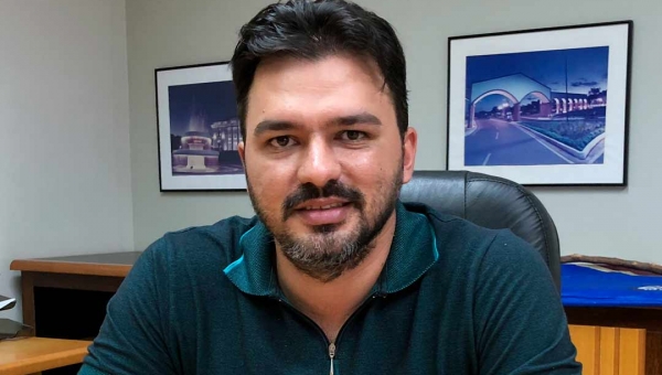 Thiago Caetano sugere feriado na sexta-feira e revela que ponte do Madeira sofreu atrasos com a saída de Dilma