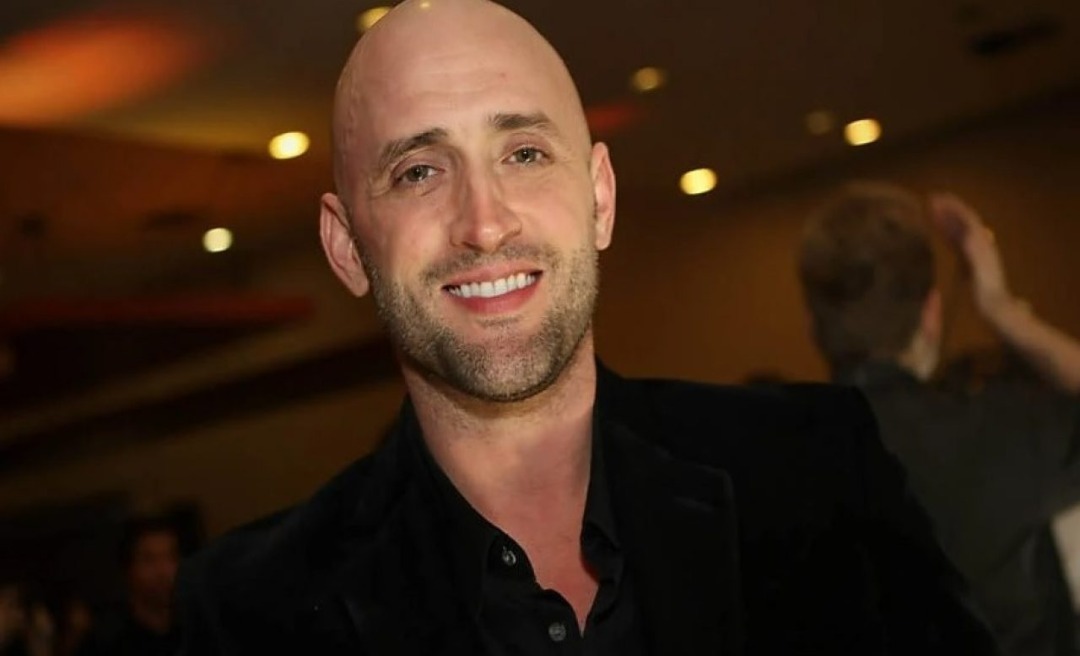 Morre o ator Paulo Gustavo, aos 42 anos, em decorrência de complicações da Covid-19