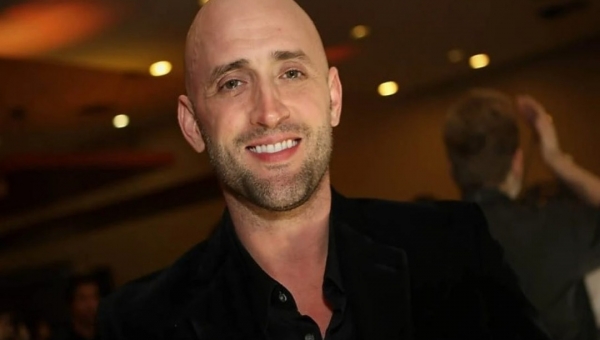 Morre o ator Paulo Gustavo, aos 42 anos, em decorrência de complicações da Covid-19
