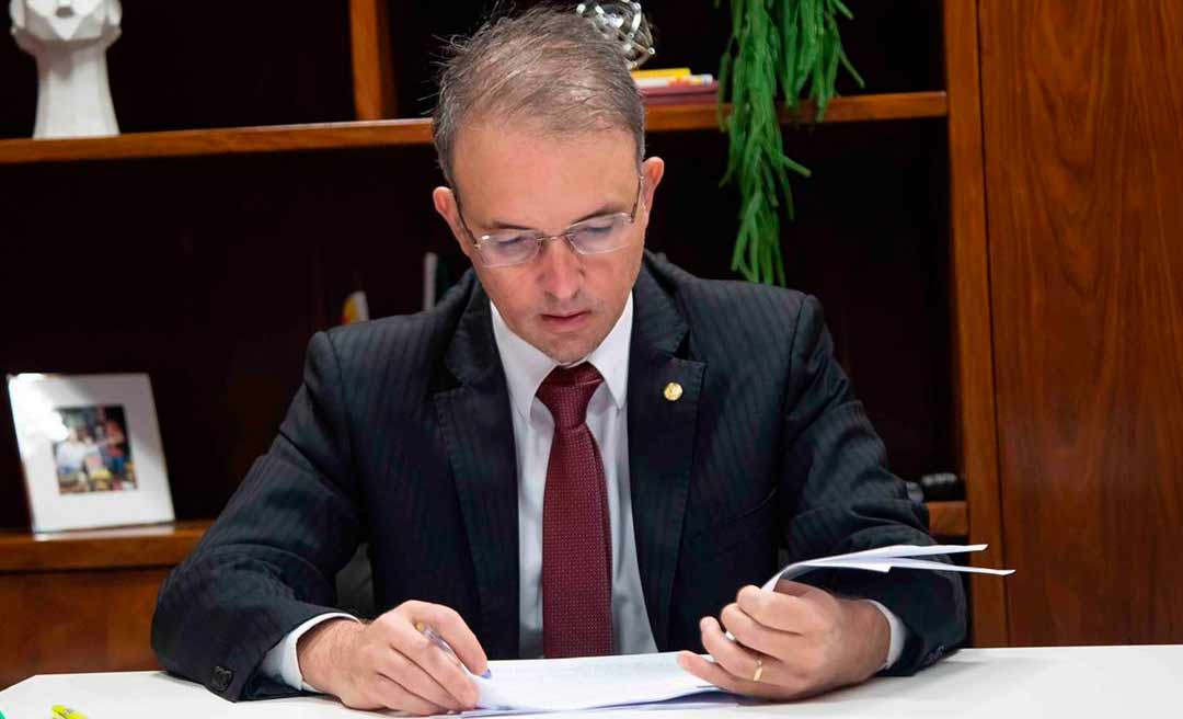 Propostas de Leo de Brito que beneficiam servidores, estudantes e agricultores avançam no Congresso