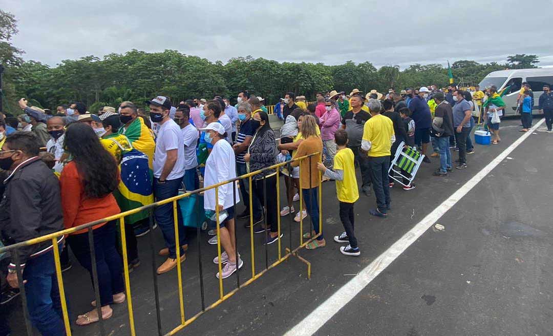 Decepção: Bloqueio da PRF deixa acreanos a 15km de distância de Bolsonaro