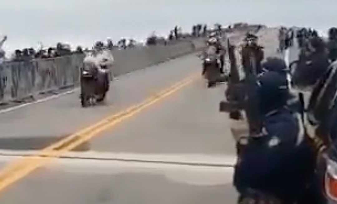 Sob o olhar da PRF, Bolsonaro desafia o perigo e coloca pessoas em risco ao dirigir em alta velocidade na Ponte do Madeira