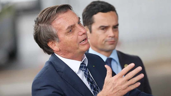 Decreto de Bolsonaro contra medidas restritivas pretende atropelar governadores e prefeitos