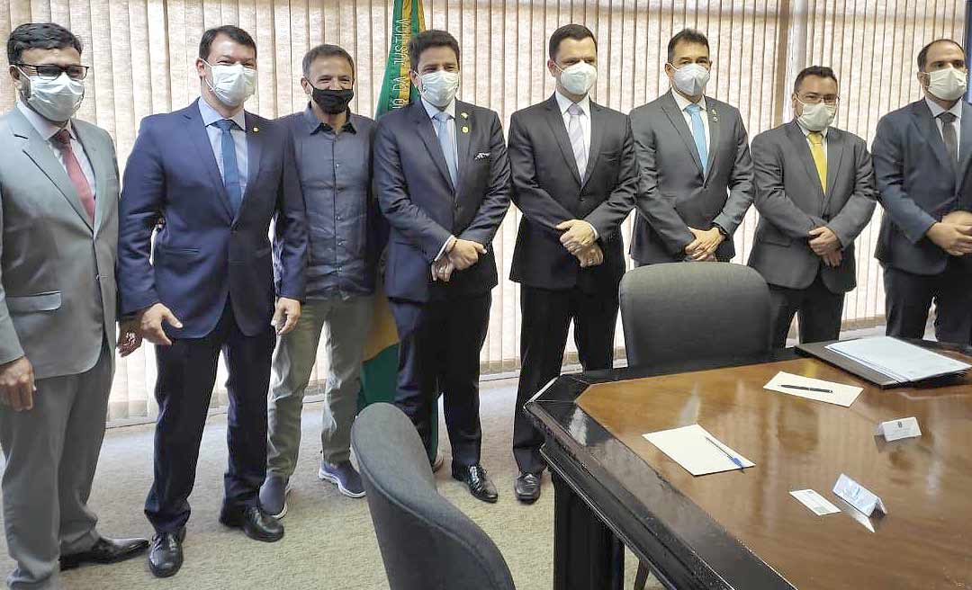 Em reunião no Ministério da Justiça, Roberto Duarte cobra maior combate ao narcotráfico, madereiros ilegais e a liga camponesa no Acre
