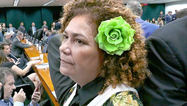 Requerimento de Perpétua questiona se houve pressão dos EUA para que o Brasil não adquira a Sputnik V