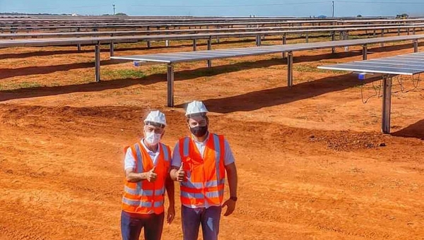 Bocalom visita usina de energia fotovoltaica em Minas e fala em instalar projeto parecido em Rio Branco