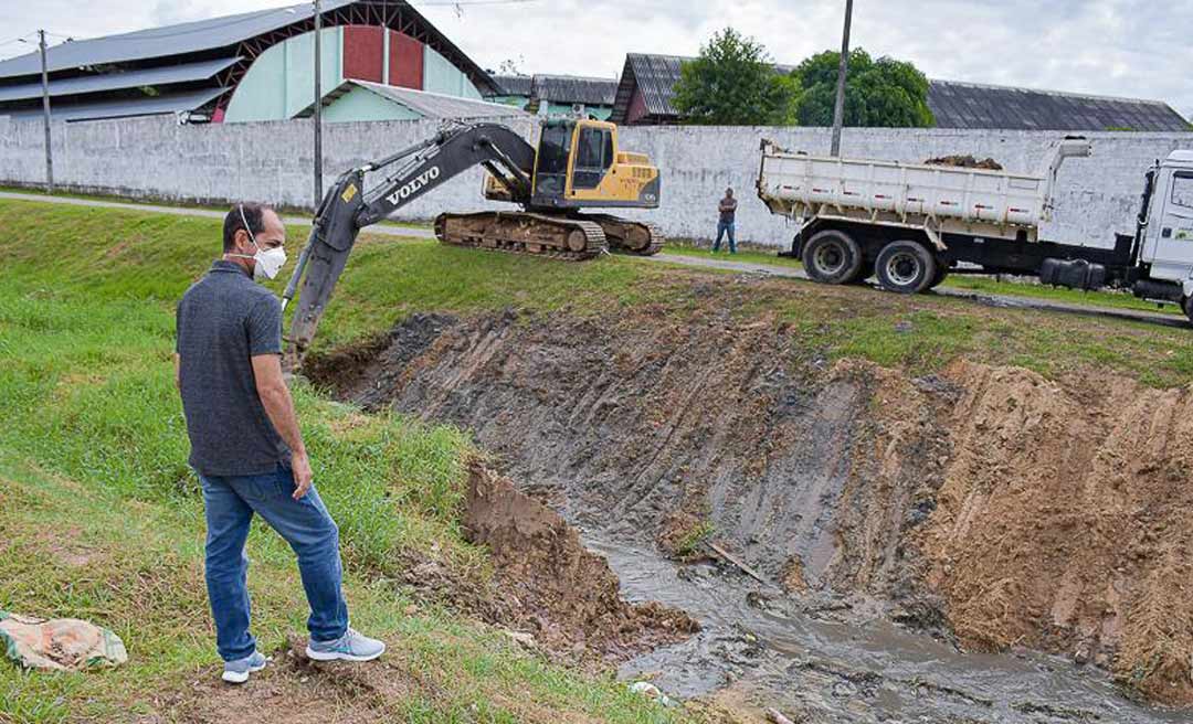 Prefeitura limpa e desobstrui canal do Remanso, antiga reinvidicação dos moradores