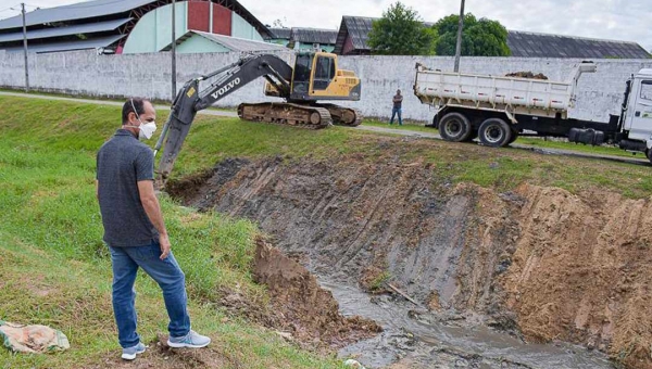 Prefeitura limpa e desobstrui canal do Remanso, antiga reinvidicação dos moradores