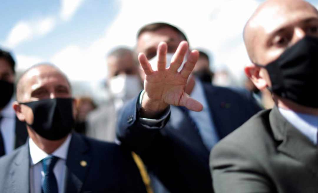 Canetada eleva salário de Jair Bolsonaro e ministros em até 69% e estoura teto do funcionalismo