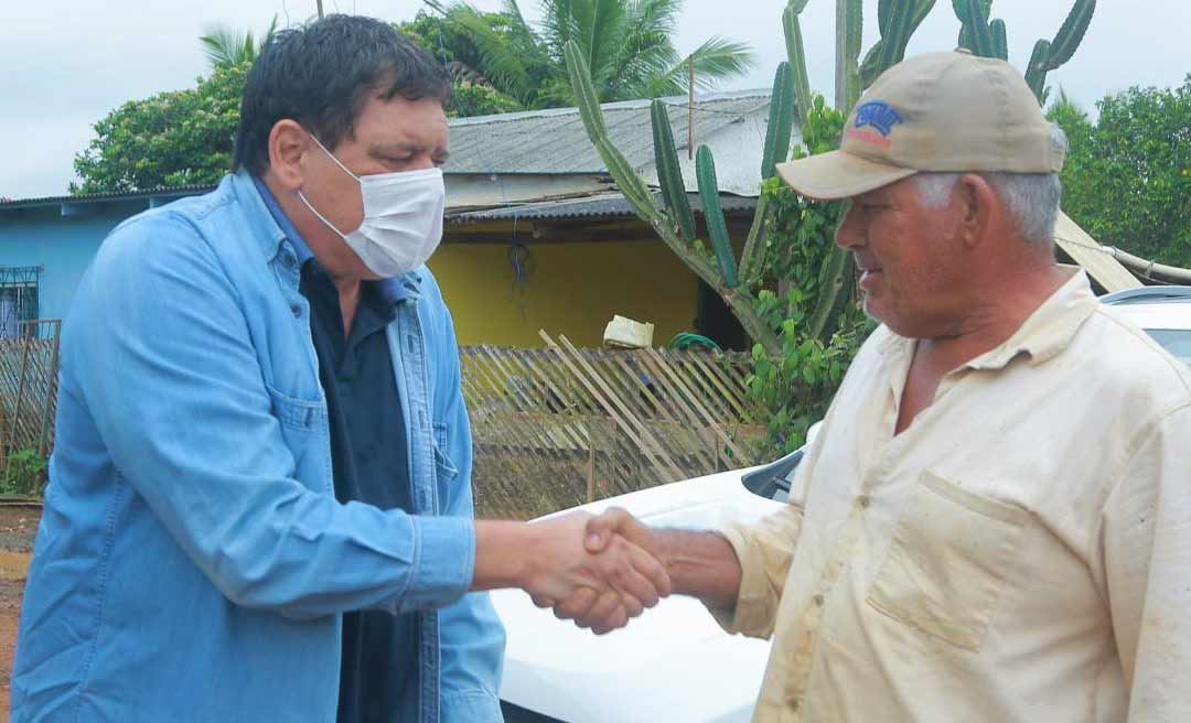 Flaviano Melo visita lavouras no Quinari, ouve agricultores e busca resolver demanda na Sepa