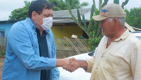 Flaviano Melo visita lavouras no Quinari, ouve agricultores e busca resolver demanda na Sepa