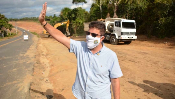Em Cruzeiro do Sul, Gladson vistoria obra, anuncia ações para gerar emprego e diz estar confiante de que a pandemia será vencida em breve