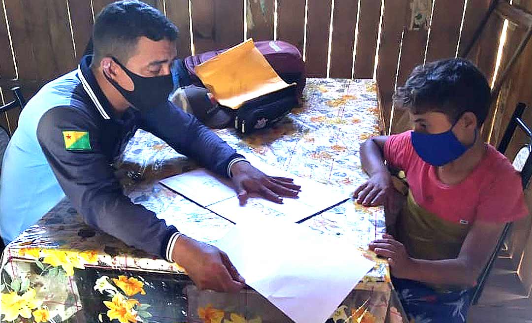 Programa "Busca Ativa Escolar" resgata alunos de escolas municipais em Cruzeiro do Sul