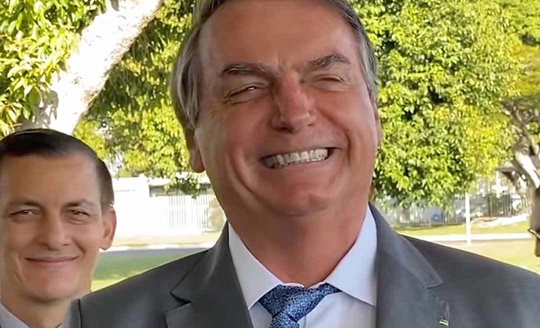 'Sou imorrível, imbroxável e também sou incomível', declara Bolsonaro